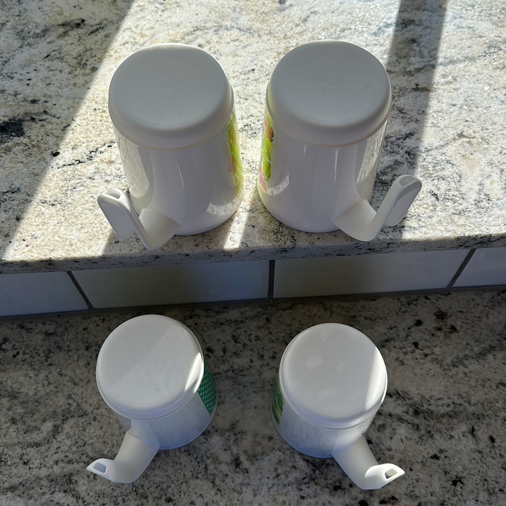 Tupperware cups - Picture 3 of 3